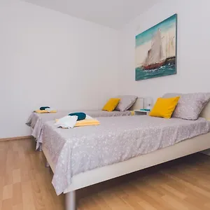  Apartment Bruna